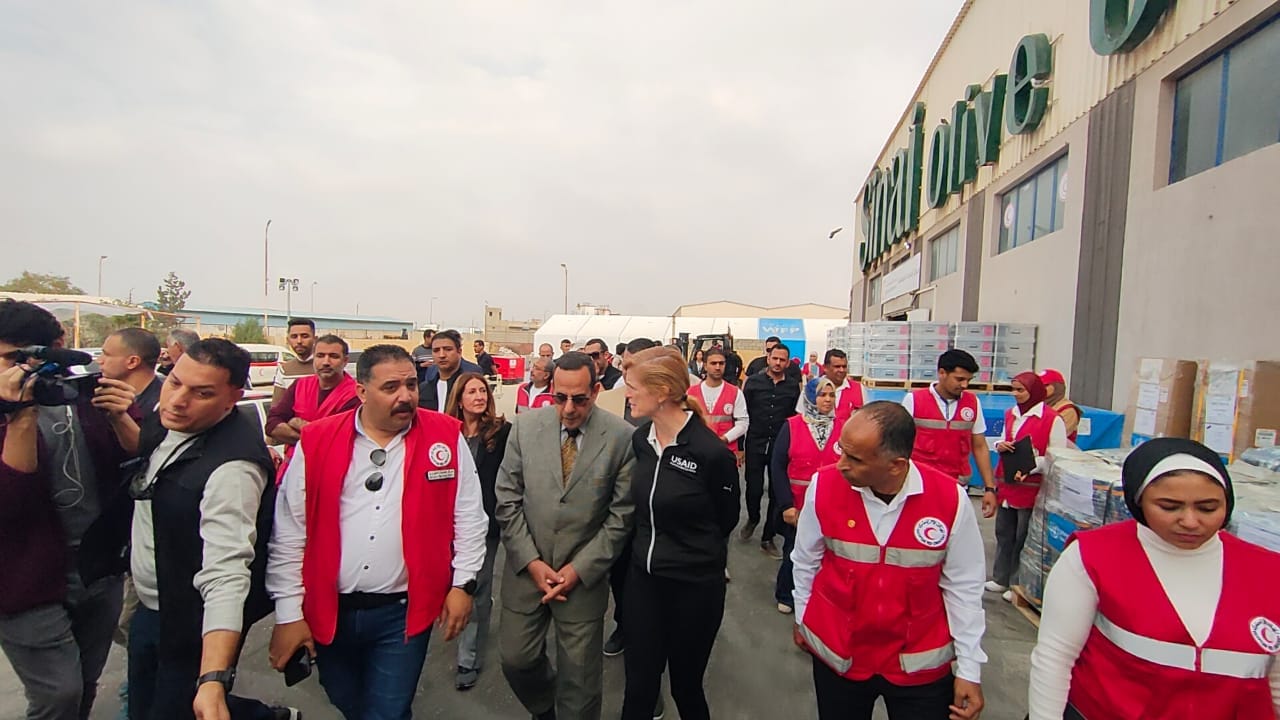 رئيسة الوكالة الأمريكية للتنمية الدولية  سامانثا باور ،اثناء وصولها إلي مطار العريش الدولي بشمال سيناء 