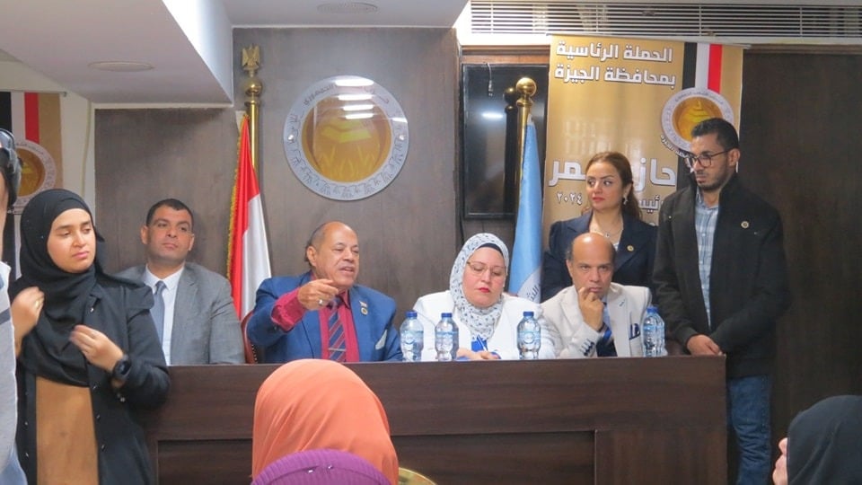 أعضاء الحملة خلال ندوة المرشح حازم عمر