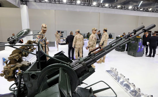 مشاركة كبيرة للقطع المصرية من الاسلحة   داخل المعرض