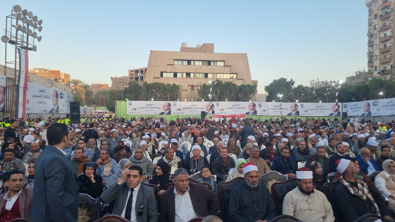 توافد الآلاف على مؤتمر حزب مستقبل وطن الثانى لتأييد المرشح الرئاسي عبدالفتاح السيسى  (1)