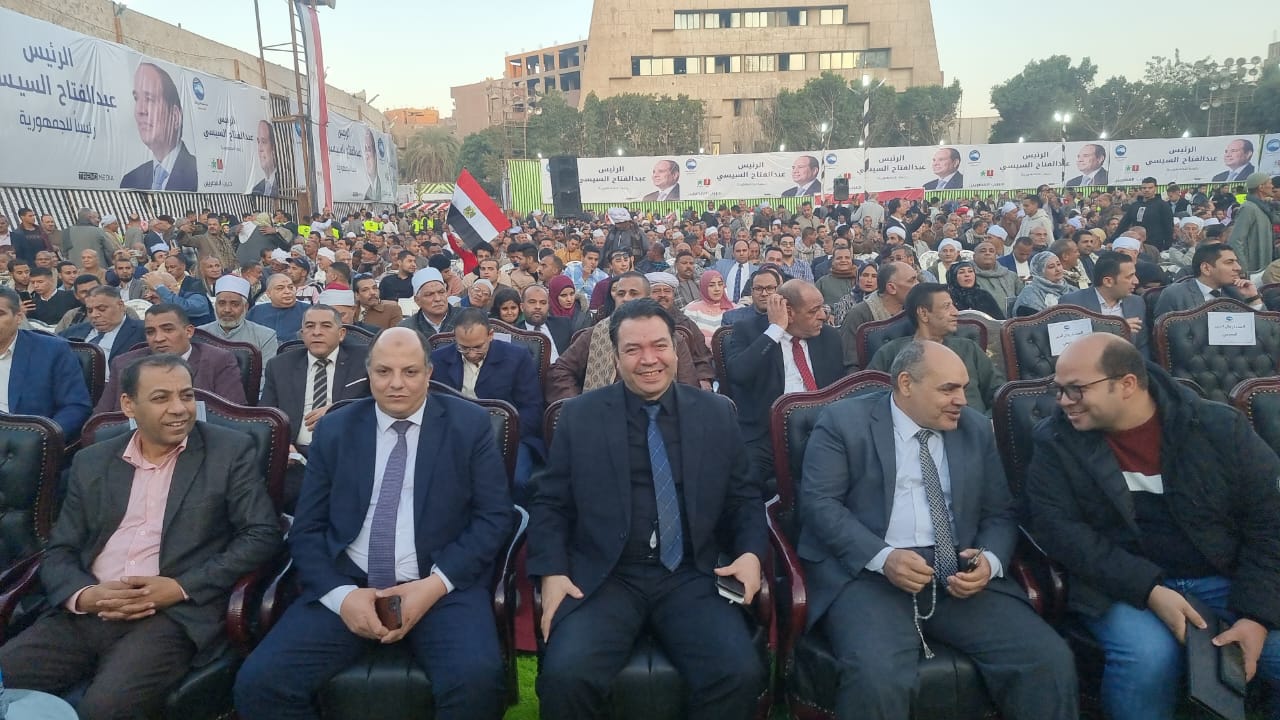 توافد الآلاف على مؤتمر حزب مستقبل وطن الثانى لتأييد المرشح الرئاسي عبدالفتاح السيسى بسوهاج (1)