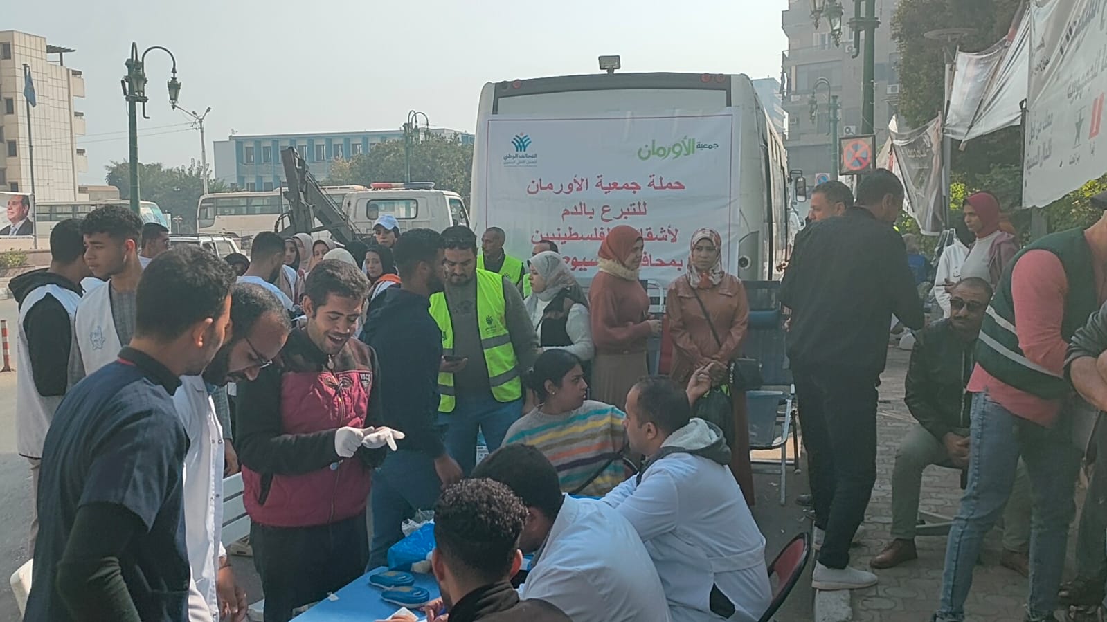 حملة للتبرع بالدم في أسيوط  لمصابي غزة