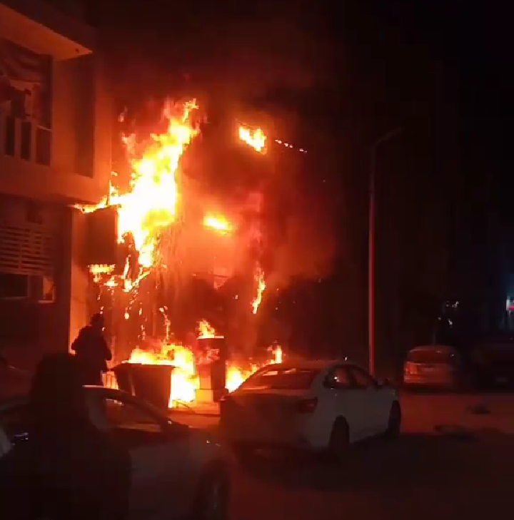 إندلاع حريق هائل باحد المحلات التجارية شرق الإسكندرية