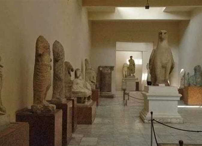 قطع أثرية داخل  المتحف اليوناني الروماني بالإسكندرية
