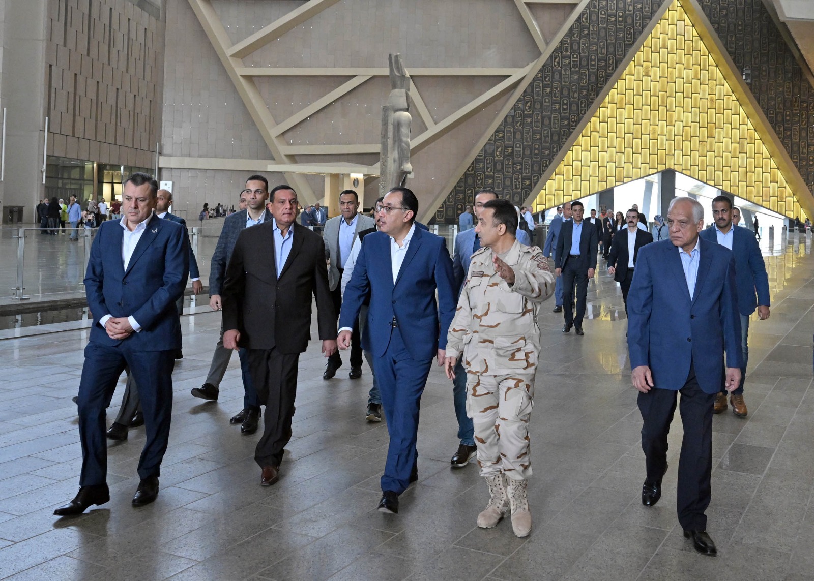 جولة رئيس الوزراء داخل المتحف المصري الكبير