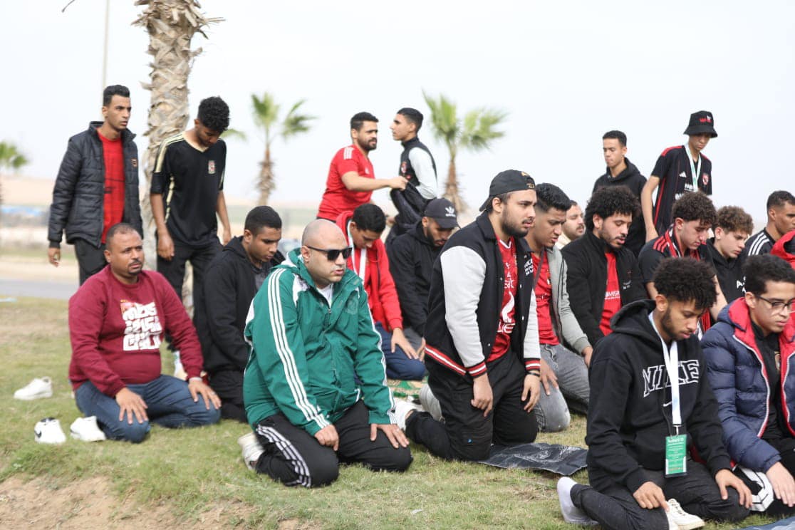جمهور الأهلي خلال الاستعداد لرحلة الاسكندرية لحضور مباراة شباب بلوزداد (16)