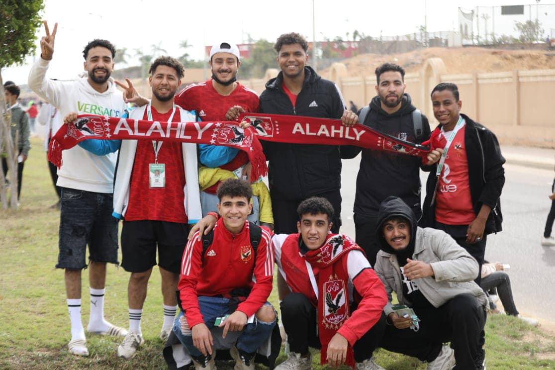 جمهور الأهلي خلال الاستعداد لرحلة الاسكندرية لحضور مباراة شباب بلوزداد (19)