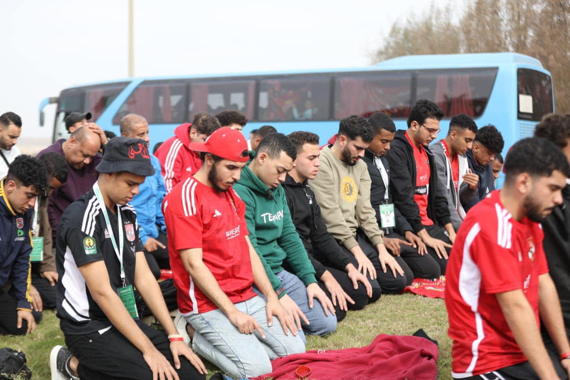 جمهور الأهلي خلال الاستعداد لرحلة الاسكندرية لحضور مباراة شباب بلوزداد (10)