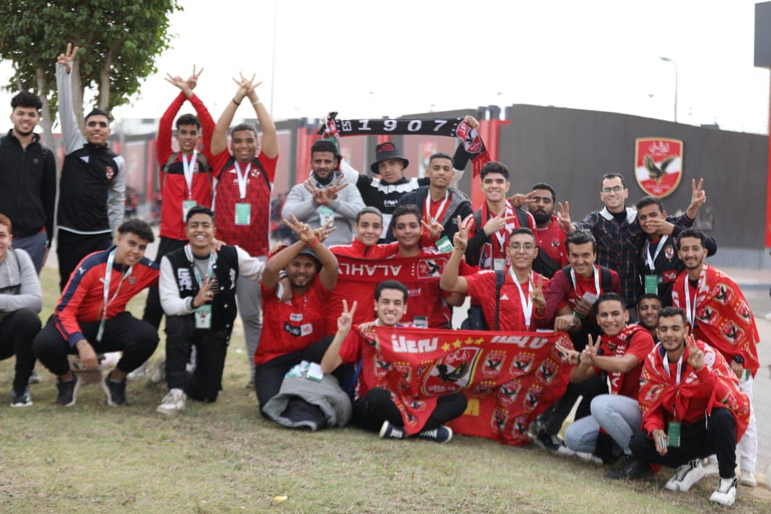 جمهور الأهلي خلال الاستعداد لرحلة الاسكندرية لحضور مباراة شباب بلوزداد (6)