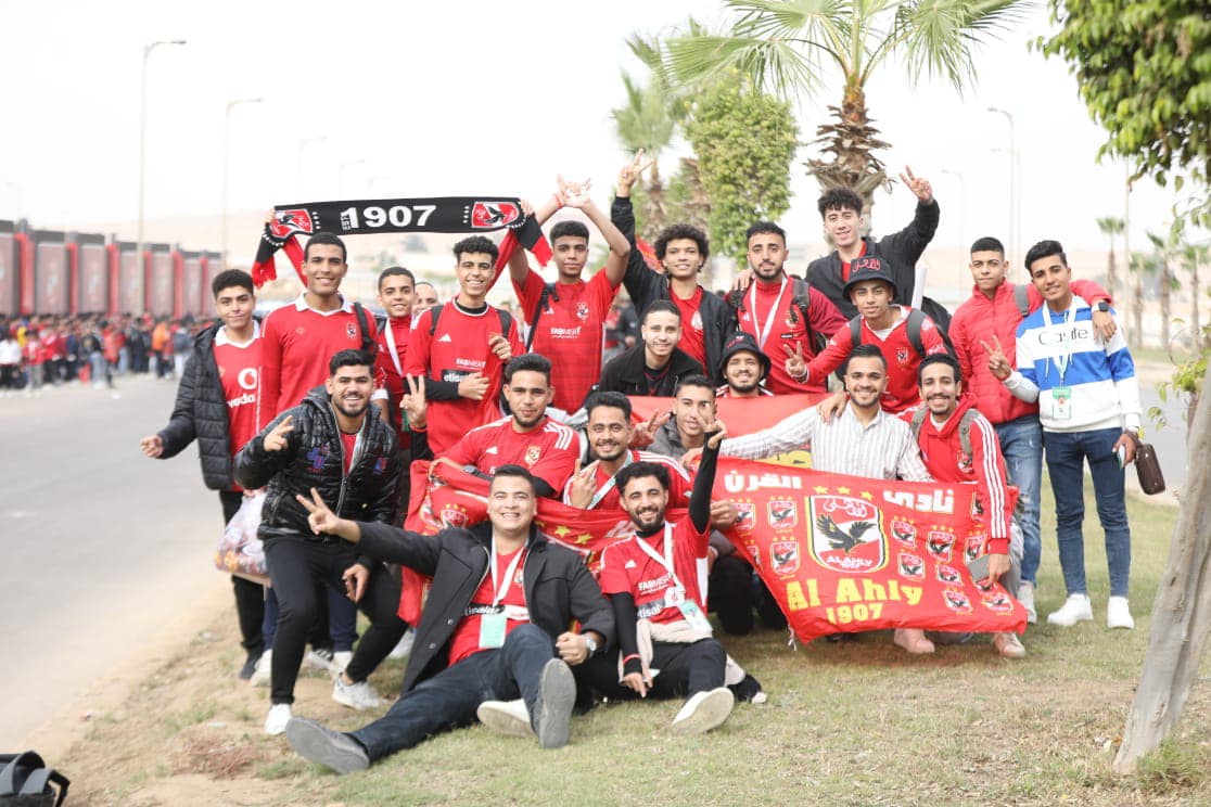 جمهور الأهلي خلال الاستعداد لرحلة الاسكندرية لحضور مباراة شباب بلوزداد (2)
