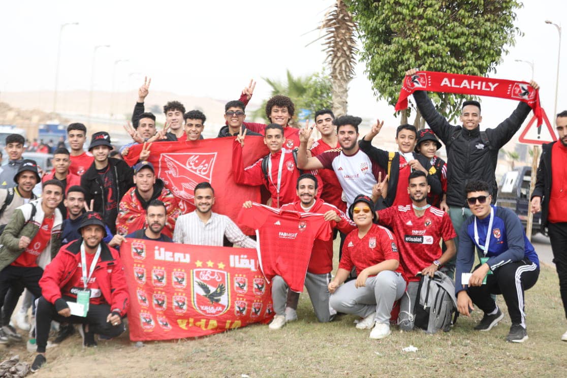 جمهور الأهلي خلال الاستعداد لرحلة الاسكندرية لحضور مباراة شباب بلوزداد (7)