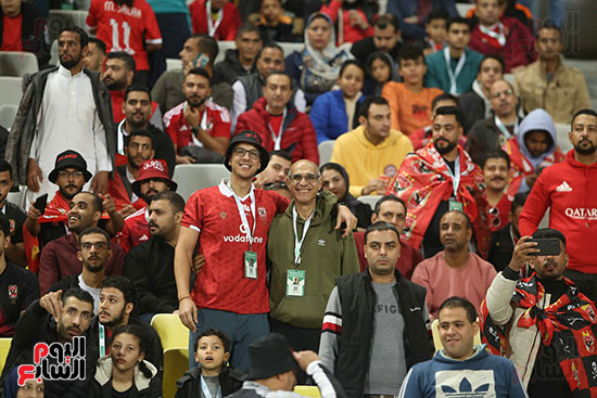 لقطات من دعم جمهور الأهلي للفريق امام شباب بلوزداد (1)