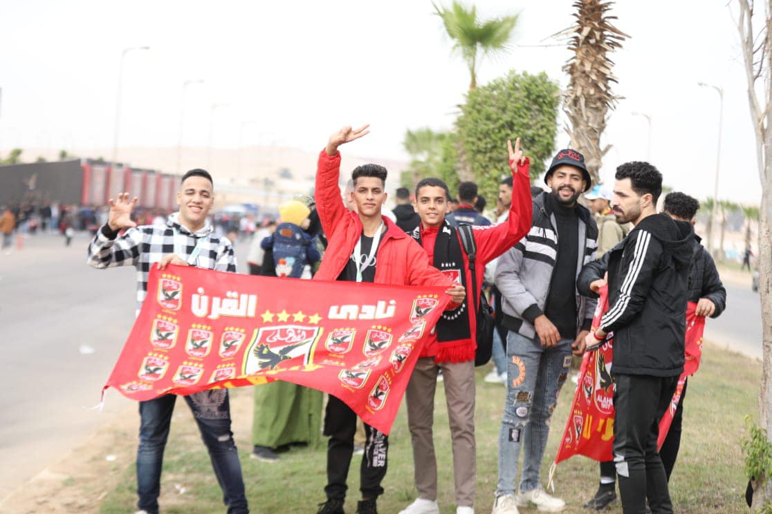 جمهور الأهلي خلال الاستعداد لرحلة الاسكندرية لحضور مباراة شباب بلوزداد (12)