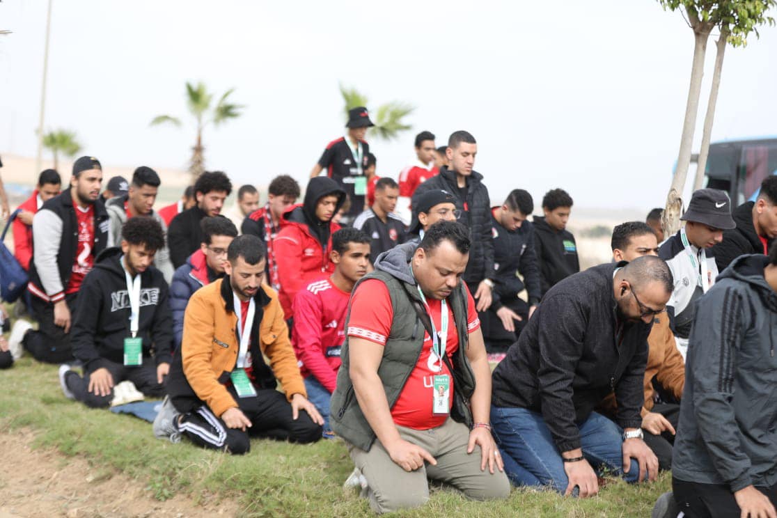 جمهور الأهلي خلال الاستعداد لرحلة الاسكندرية لحضور مباراة شباب بلوزداد (14)