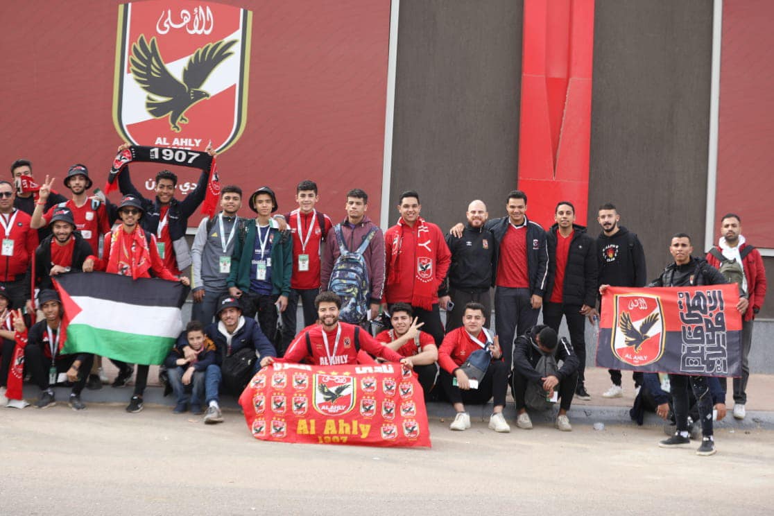 جمهور الأهلي خلال الاستعداد لرحلة الاسكندرية لحضور مباراة شباب بلوزداد (8)