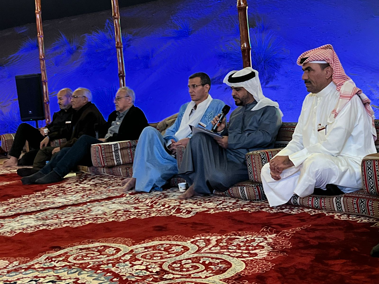 مسرحيون العرب يتناقشون حول الأداء التمثيلي في المسرح الصحراوي بفاعليات مهرجان الشارقة الصحراوي (4)