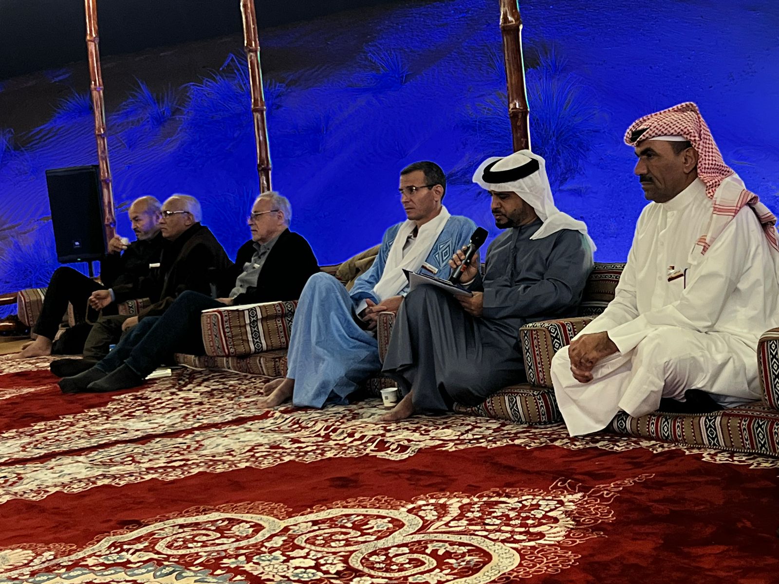 مسرحيون العرب يتناقشون حول الأداء التمثيلي في المسرح الصحراوي بفاعليات مهرجان الشارقة الصحراوي (1)