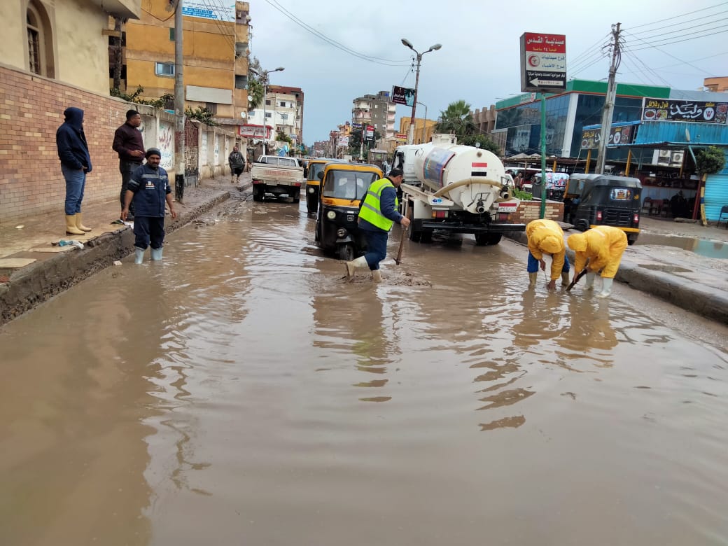 رفع مياه الامطار  من الشوارع