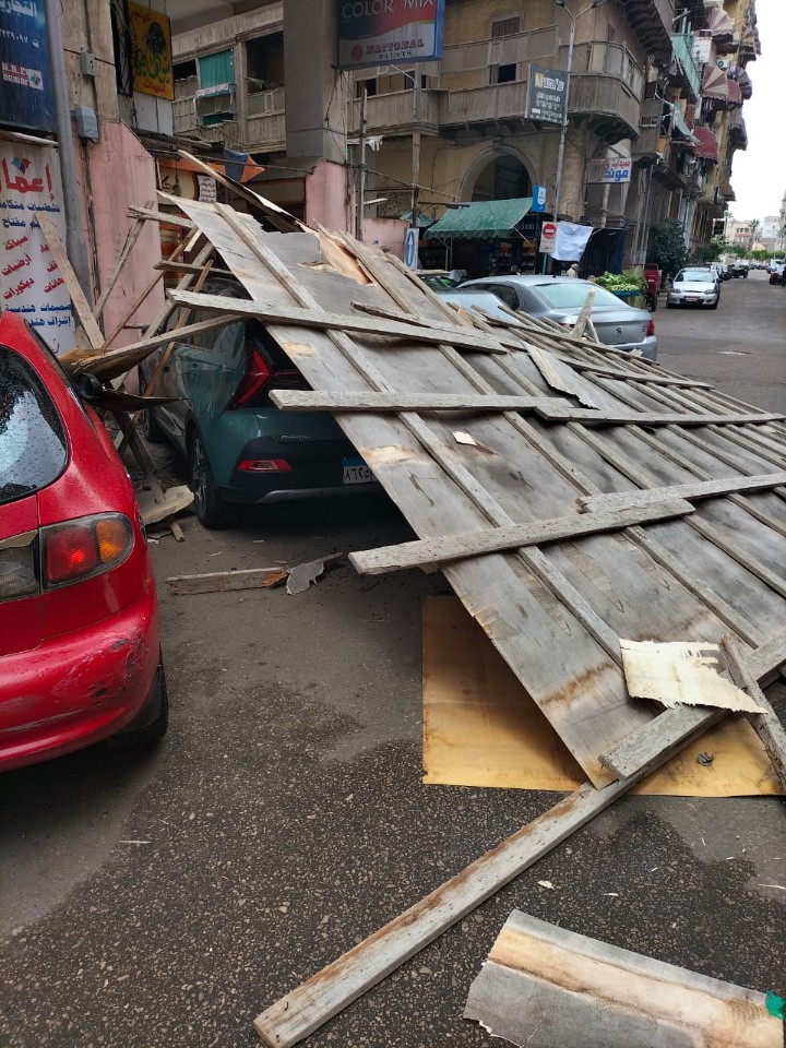 سقوط قطع خشبية ببورسعيد