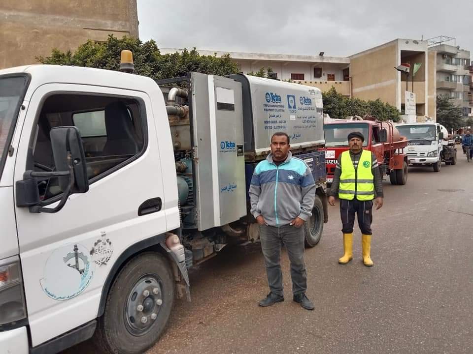 مياه القليوبية تنشر المعدات وسيارات شفط مياه الأمطار بشوارع ومحاور المحافظة (2)