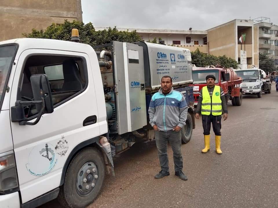 مياه القليوبية تنشر المعدات وسيارات شفط مياه الأمطار بشوارع ومحاور المحافظة (3)