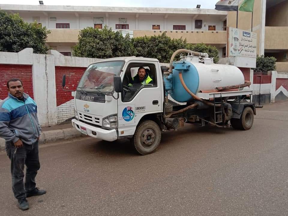 مياه القليوبية تنشر المعدات وسيارات شفط مياه الأمطار بشوارع ومحاور المحافظة (1)