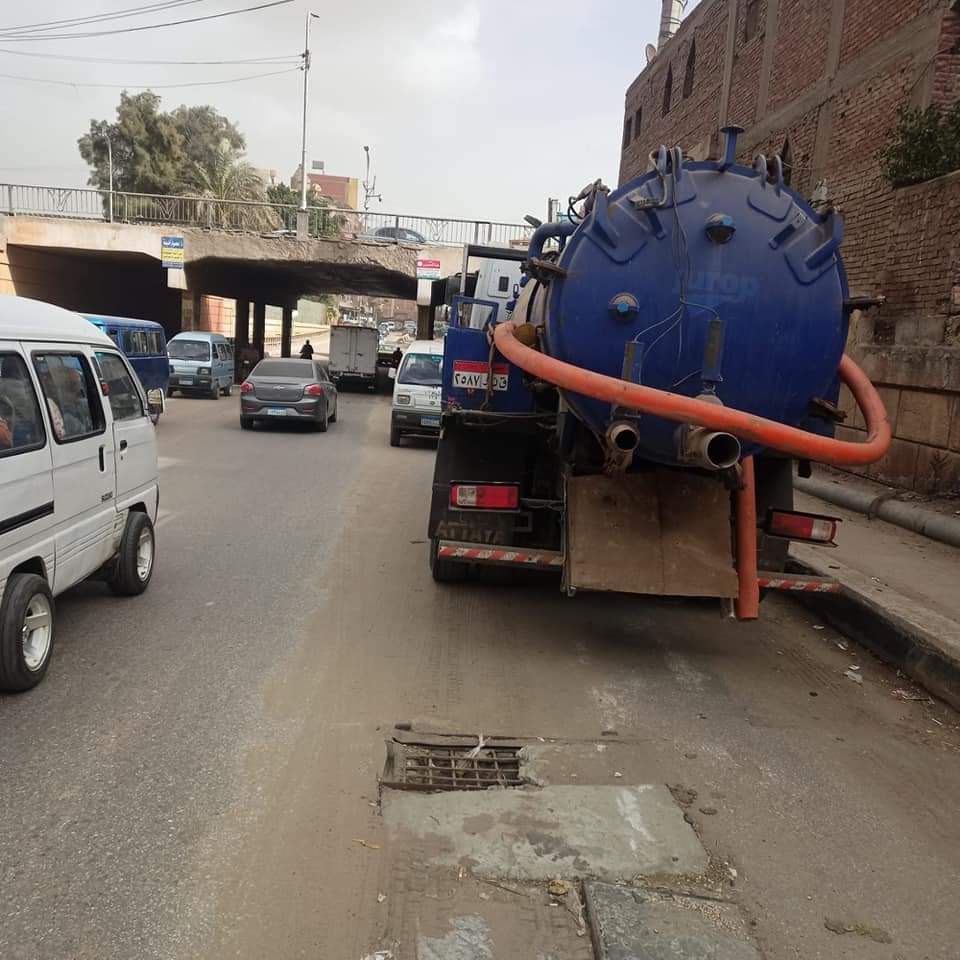 مياه القليوبية تنشر المعدات وسيارات شفط مياه الأمطار بشوارع ومحاور المحافظة (6)