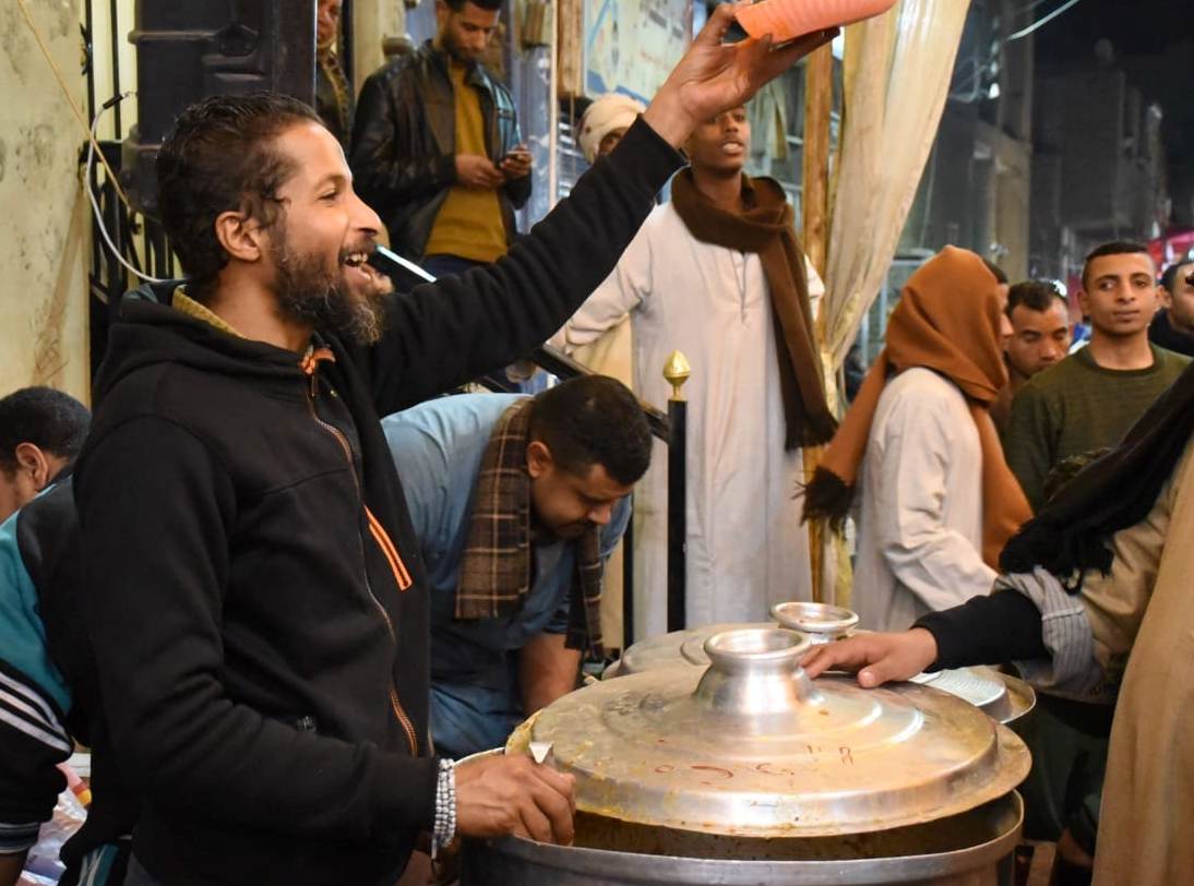 موائد المأكولات فى فعاليات المولد بالأقصر