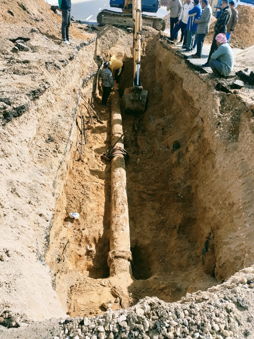  إصلاح كسر خط مياه بمدينة فايد (2)