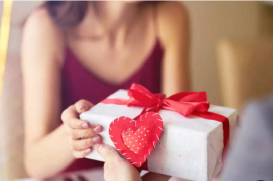 إهداء هدية عيد الحب