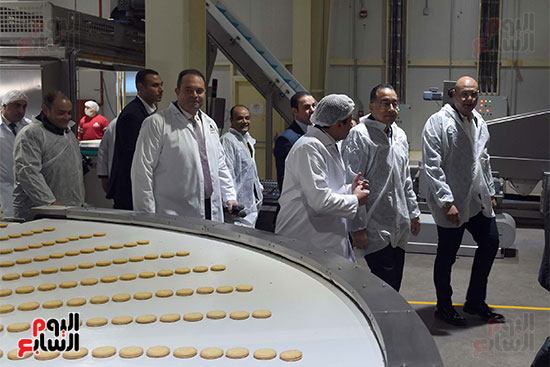 رئيس الوزراء يتفقد مصنع كورونا الجديد بالمنطقة الصناعية (20)