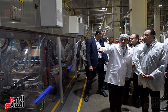 رئيس الوزراء يتفقد مصنع كورونا الجديد بالمنطقة الصناعية (28)