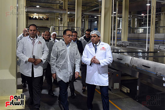 رئيس الوزراء يتفقد مصنع كورونا الجديد بالمنطقة الصناعية (17)