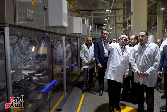 رئيس الوزراء يتفقد مصنع كورونا الجديد بالمنطقة الصناعية (29)
