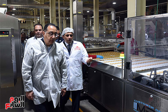 رئيس الوزراء يتفقد مصنع كورونا الجديد بالمنطقة الصناعية (18)