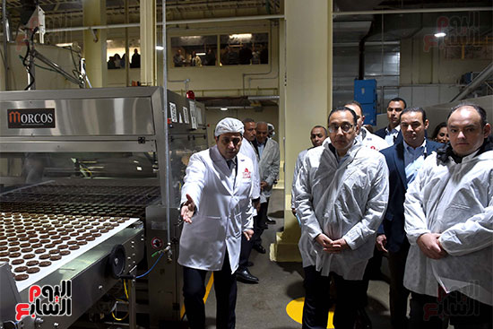 رئيس الوزراء يتفقد مصنع كورونا الجديد بالمنطقة الصناعية (23)