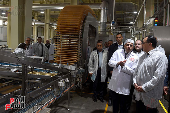 رئيس الوزراء يتفقد مصنع كورونا الجديد بالمنطقة الصناعية (25)