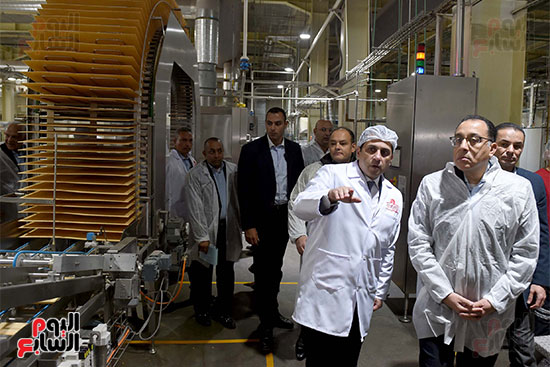 رئيس الوزراء يتفقد مصنع كورونا الجديد بالمنطقة الصناعية (24)