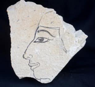 لوحة من حفائر البعثة الأثرية المصرية الإسبانية بذراع أبو النجا