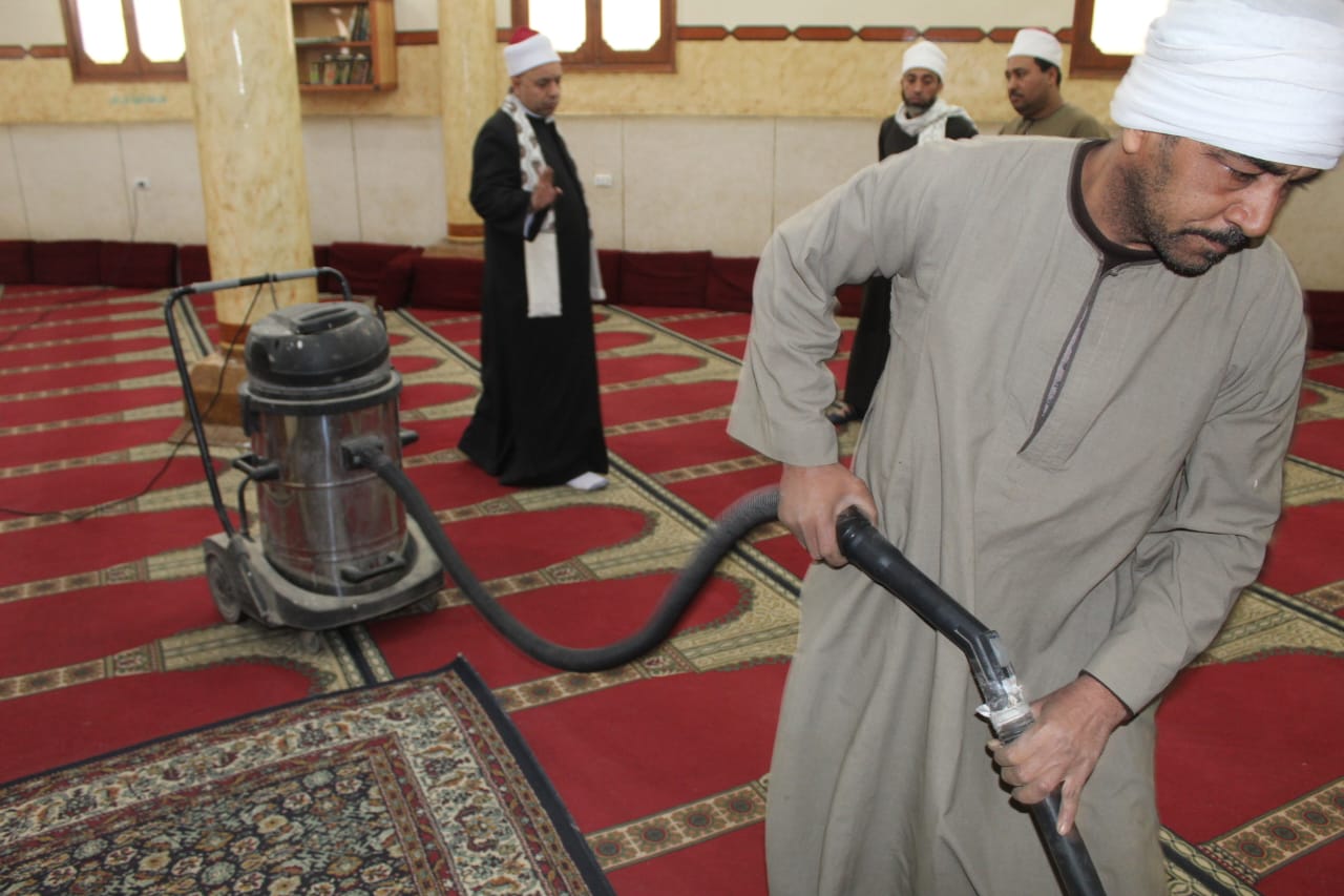 اعمال النظافة داخل المساجد
