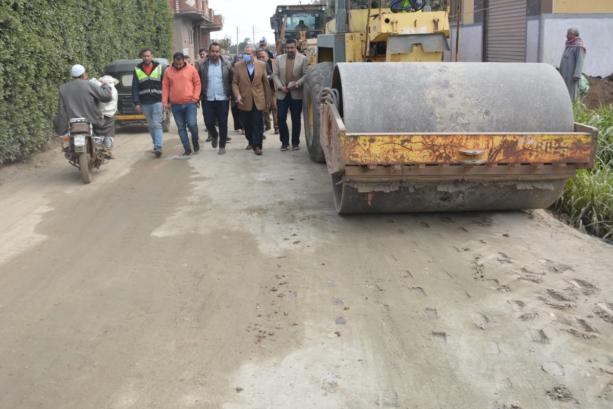 رصف الطرق بمشروعات حياة كريمة