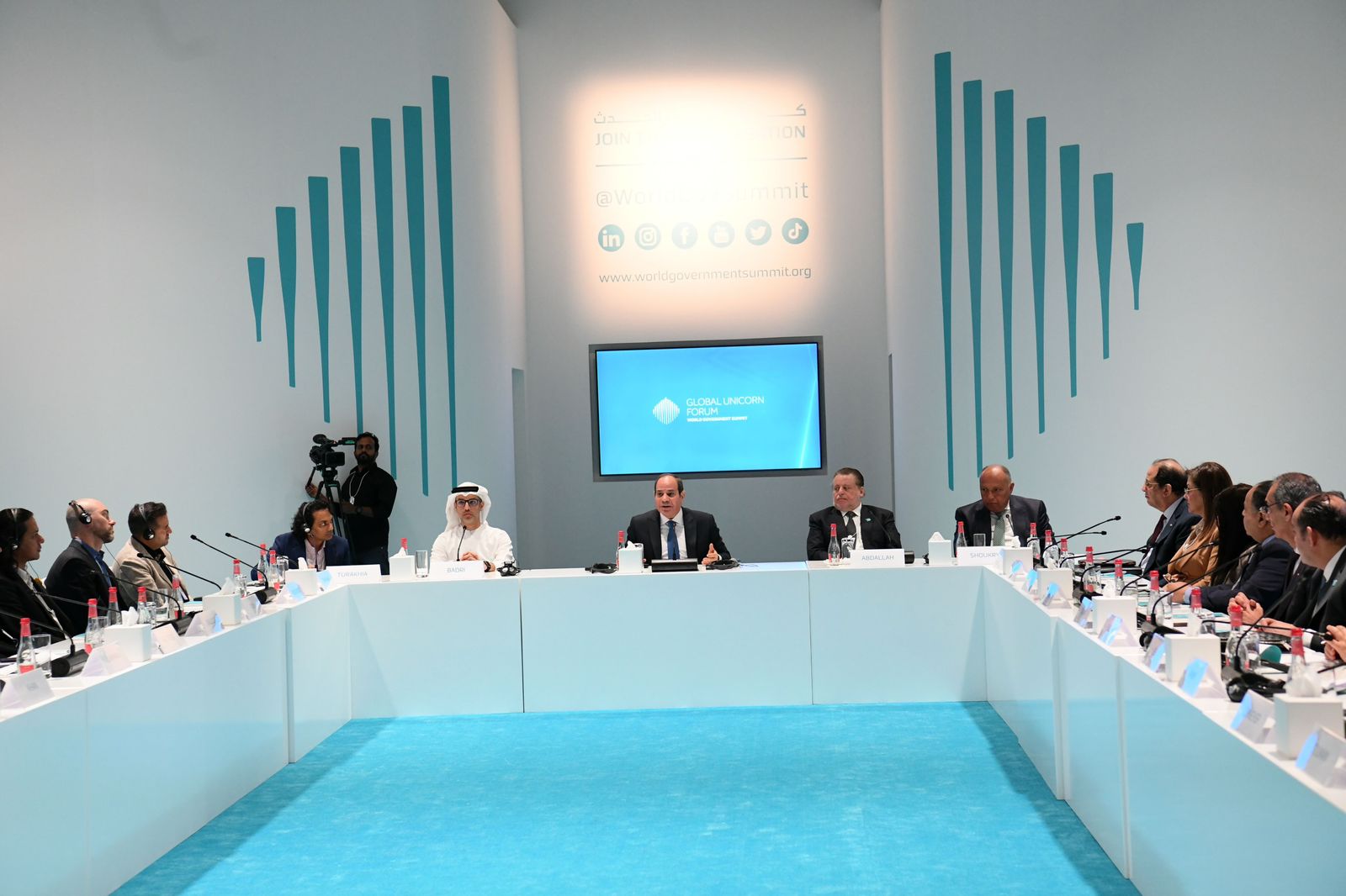 الرئيس السيسى يشارك فى المائدة المستديرة للشركات المليارية بقمة الحكومات -  اليوم السابع