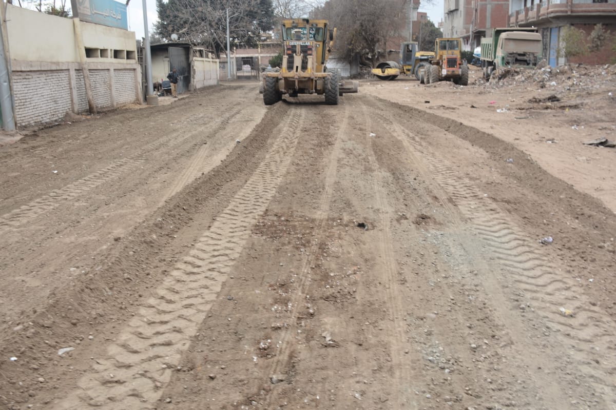 أعمال رصف الطرق بشبين القناطر