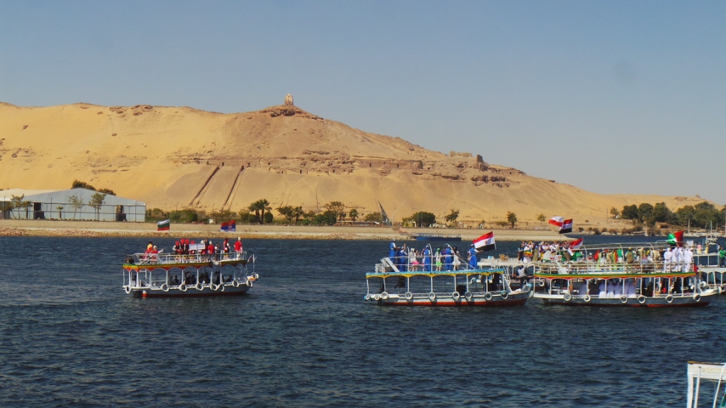 عروض الفرق الفنية فى النيل
