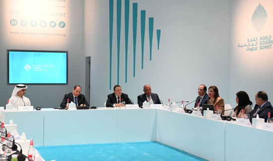 الرئيس السيسى يشارك فى المائدة المستديرة للشركات المليارية بقمة الحكومات (1)