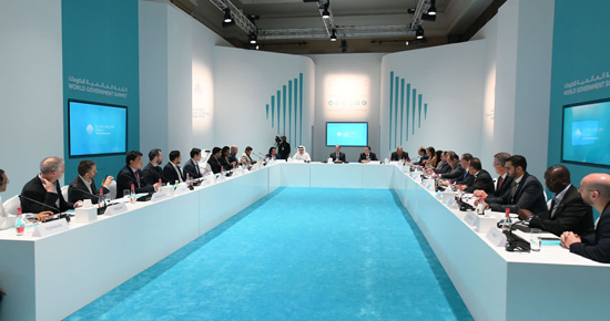 الرئيس السيسى يشارك فى المائدة المستديرة للشركات المليارية بقمة الحكومات (2)