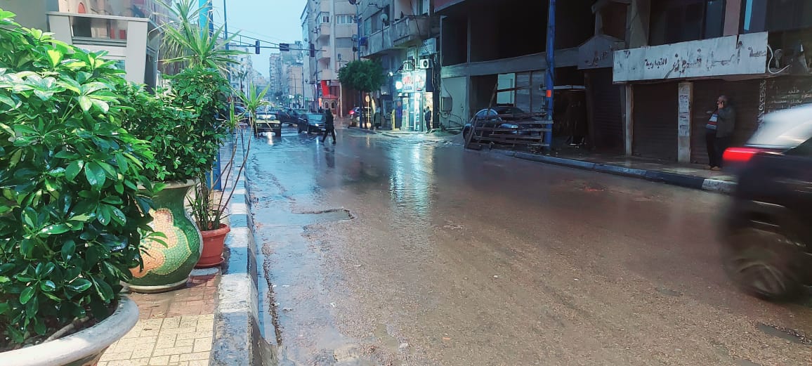  هطول أمطار غزيرة وسط الإسكندرية (2)