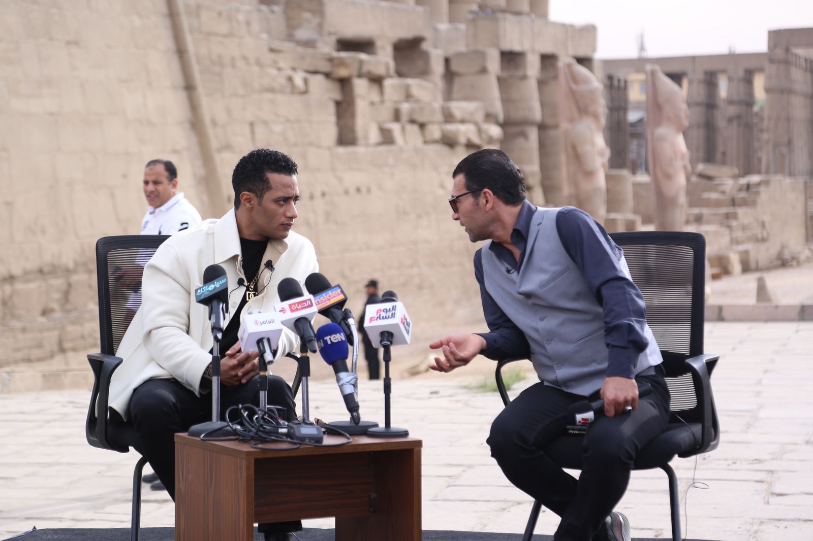 محمد رمضان في معبد الاقصر مع الزميل جمال عبد الناصر