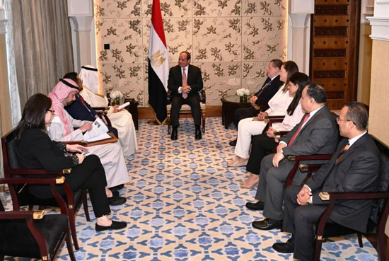 الرئيس-السيسى-يلتقى-فى-دبى-رئيس-مجموعة-البنك-الإسلامى-للتنمية-(2)