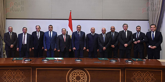 اتفاقيات بين الحكومة وشركات محلية وعالمية لتصنيع السيارات بمصر (1)